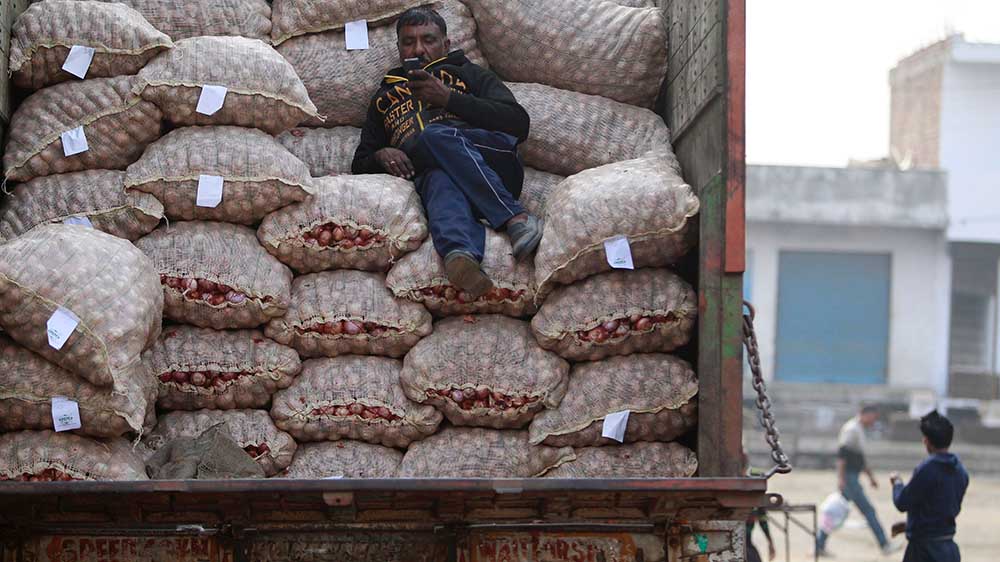 智能手机普及尚早，“一代半”手机成为打开印度农村市场的利器