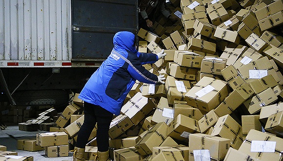 好生意还是好故事，解开快递“最后100米”难题