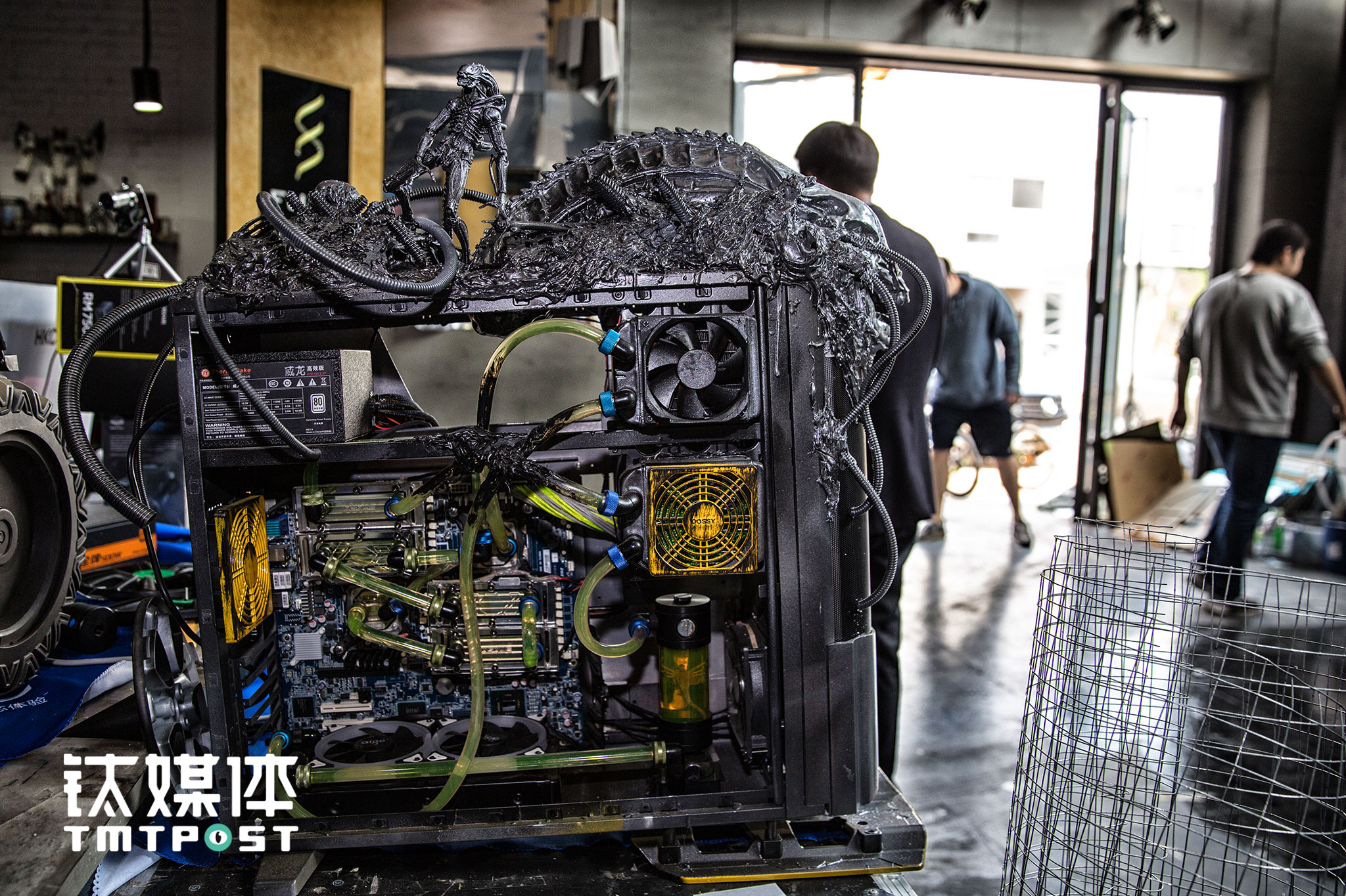 一名客户在FUXK定制了一台《异形》主题的全手工机箱，这台主机售价在6万左右。