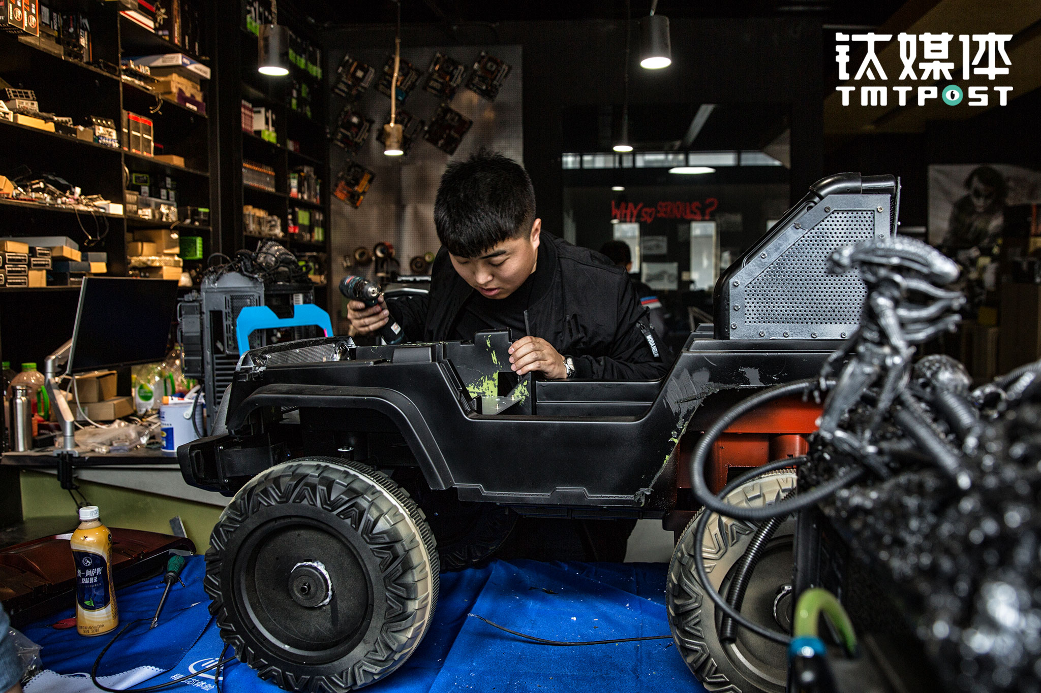 一位客户定制了一台汽车主题的MOD主机，邢凯和同事从《疯狂麦克斯》获得了一些灵感。