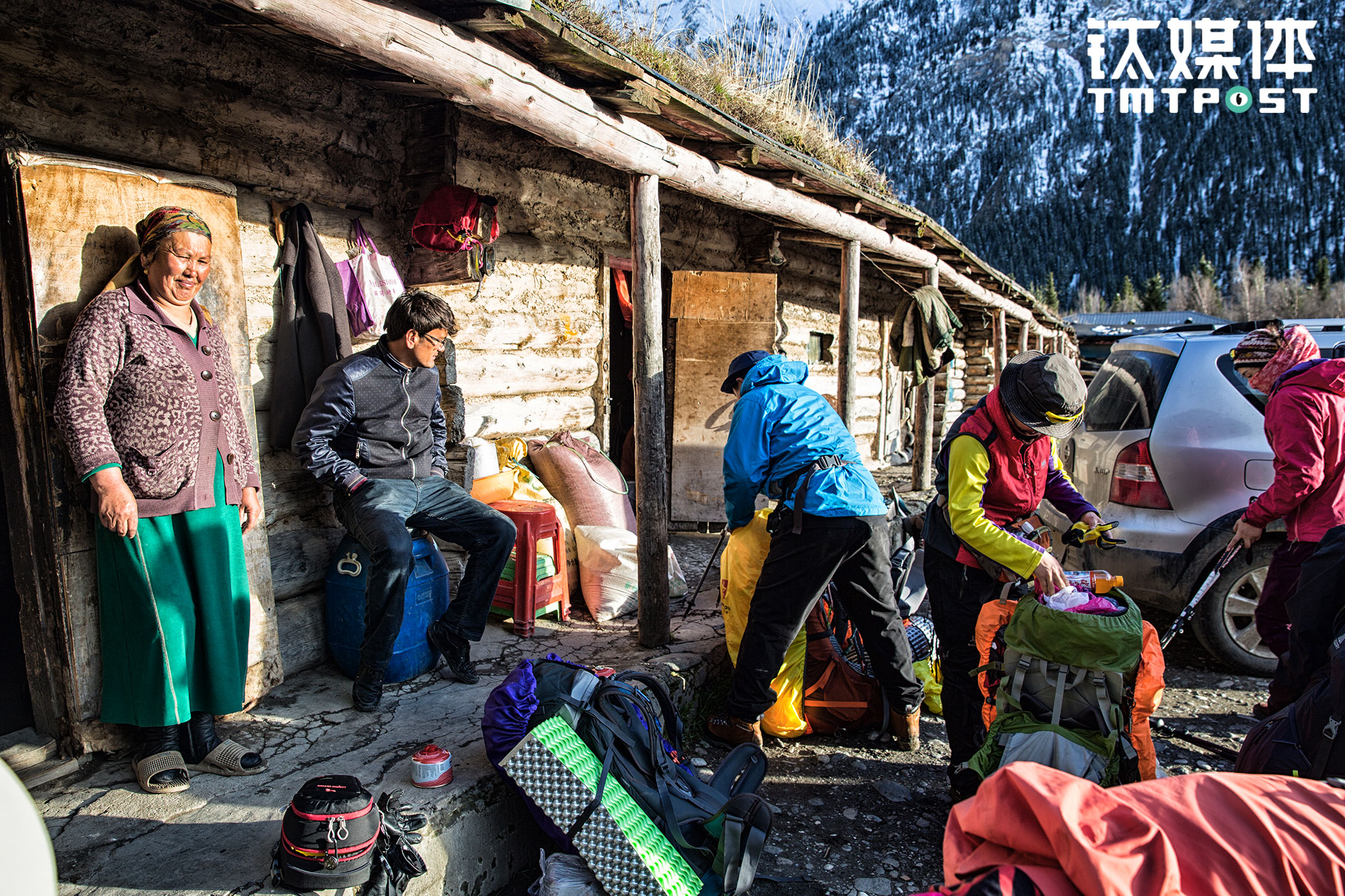 从夏塔冰川回到营地修整后，队伍拔营又走了大约4个小时，终于在20：30出山。
