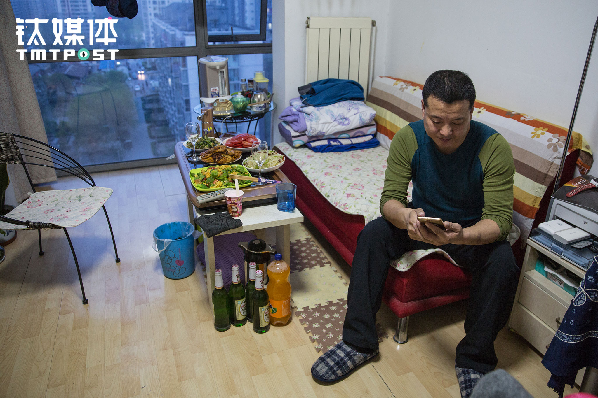 在没有伤病的情况下，一个户外领队的黄金时间只有十年左右，江湖已经44岁了，在这个行业不算年轻了。他说自己这些年参加很多正规培训学习户外知识，就是想在自己走不动、带不动队伍的时候，能往活动、线路策划和户外教练方面发展，把自己的专业知识和多年的户外经验，讲解给更多更大众的爱好者，让大家理解户外的风险，学会如何在户外活动中保护自己。