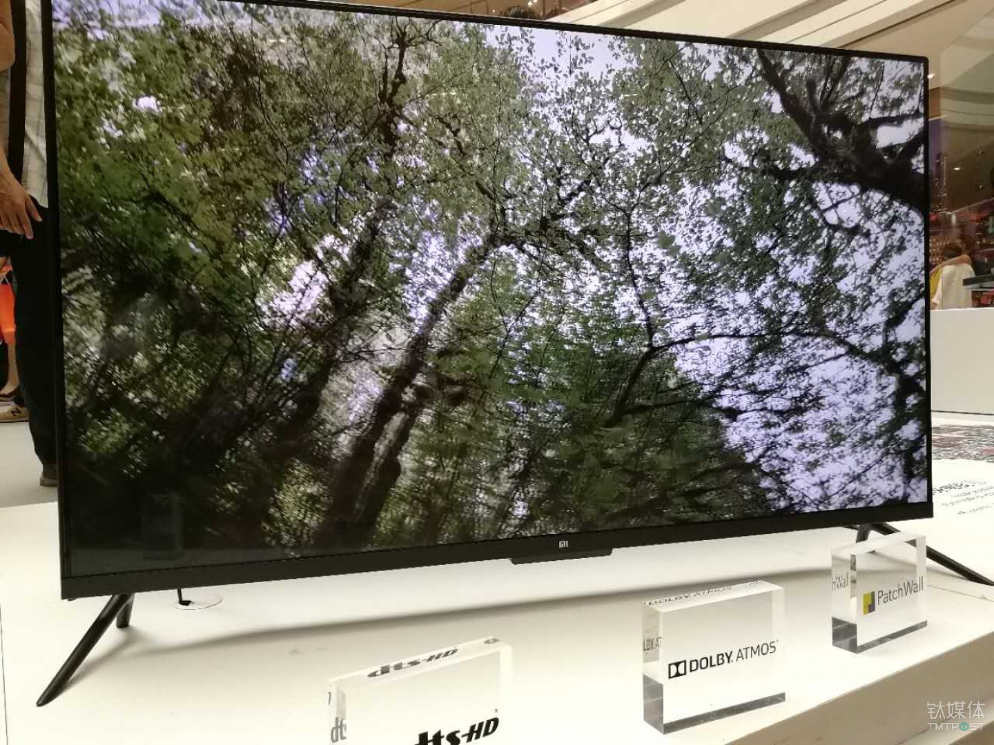 薄至2毫米的小米电视发布了，小米想在电视大屏上实现“千人千面”｜钛快讯