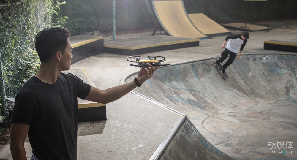 大疆进军掌上无人机，新品“晓”Spark以手势交互为主