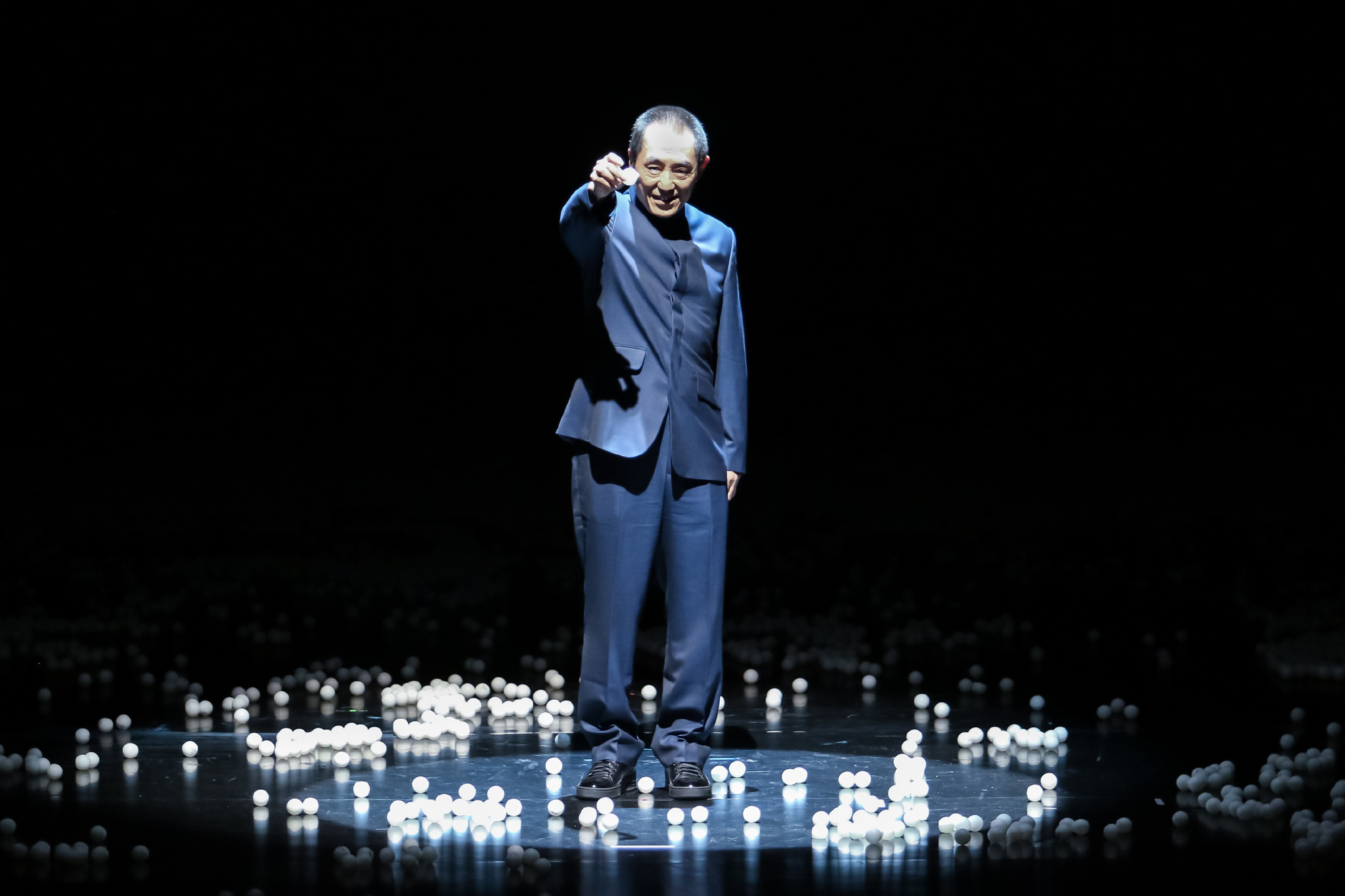 激荡电影产业四十年，72岁“双奥导演”张艺谋的奇幻漂流