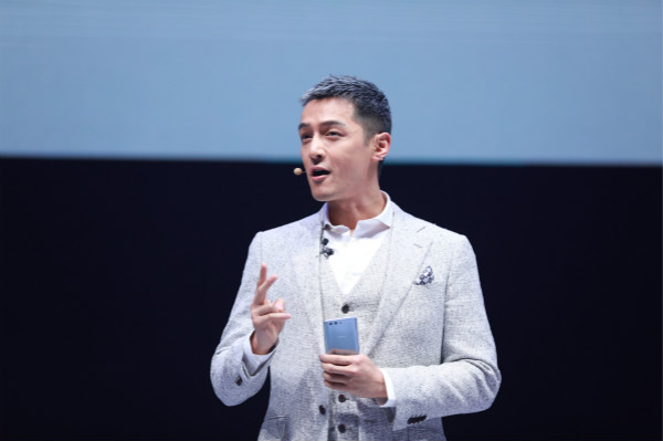 手机厂商都在争抢明星代言人，荣耀这次把胡歌请来了