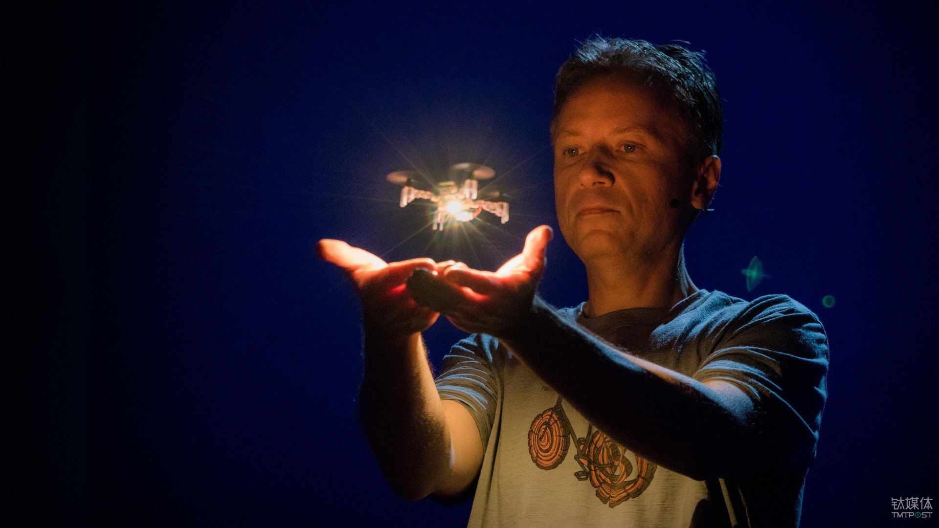 拉菲罗&middot;安德烈教授在学术和商业两个领域都成绩斐然