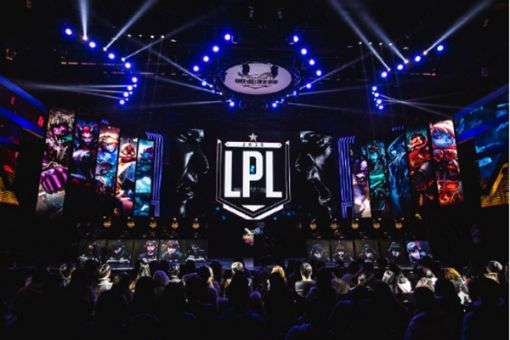 京东与苏宁LPL赛场首相遇，电竞也开始学习中超了