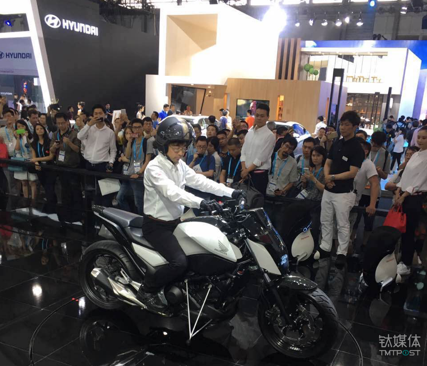 Honda Riding Assist摩托车