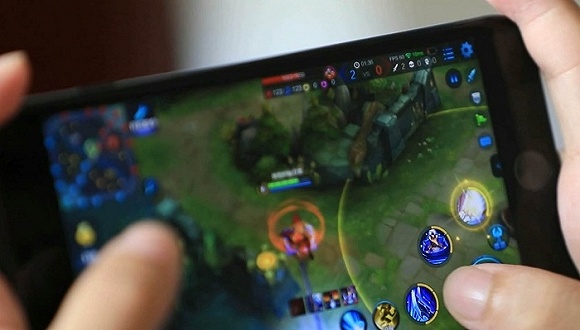 《王者荣耀》遭狠批之后，腾讯股价暴跌市值蒸发千亿港币