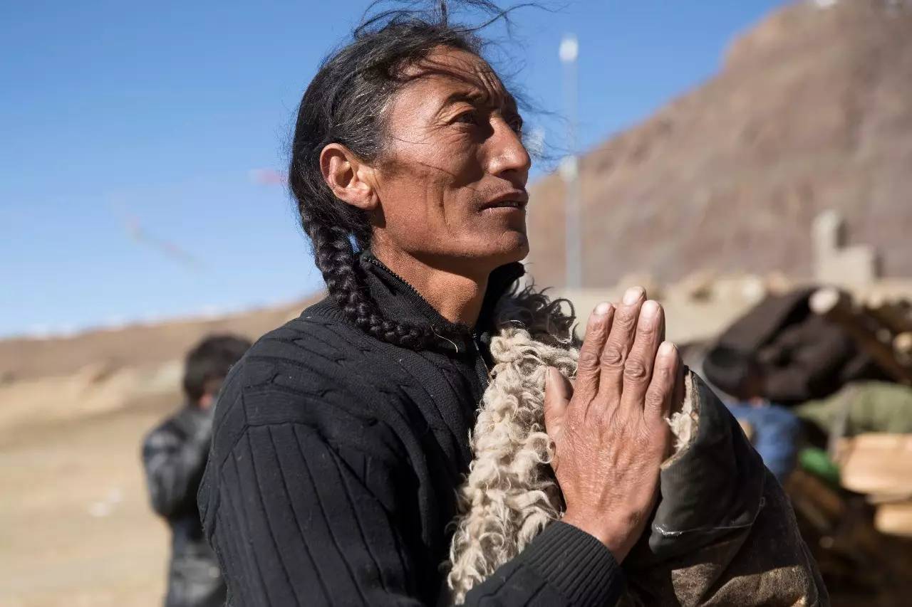 放下文艺片身段的《冈仁波齐》，用情怀营销实现了票房逆袭