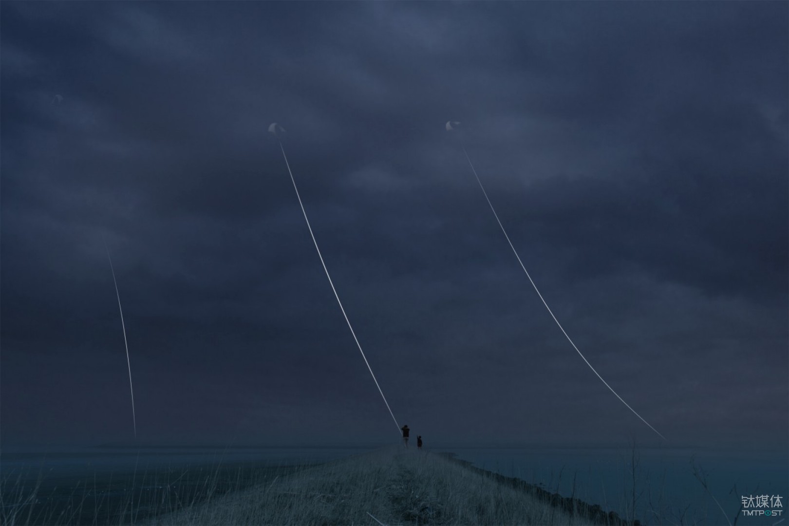 工作人员正在测试风筝发电。图片来源/罗斯加德工作室