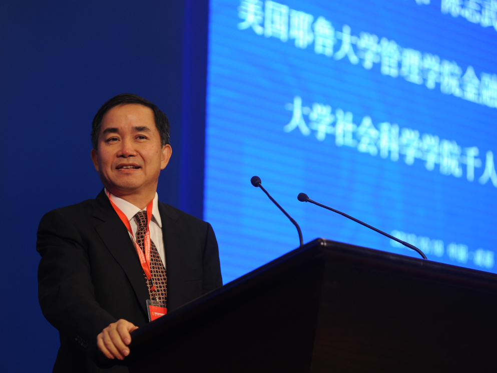 经济学家陈志武谈中国民企：实现长寿的办法只有法治