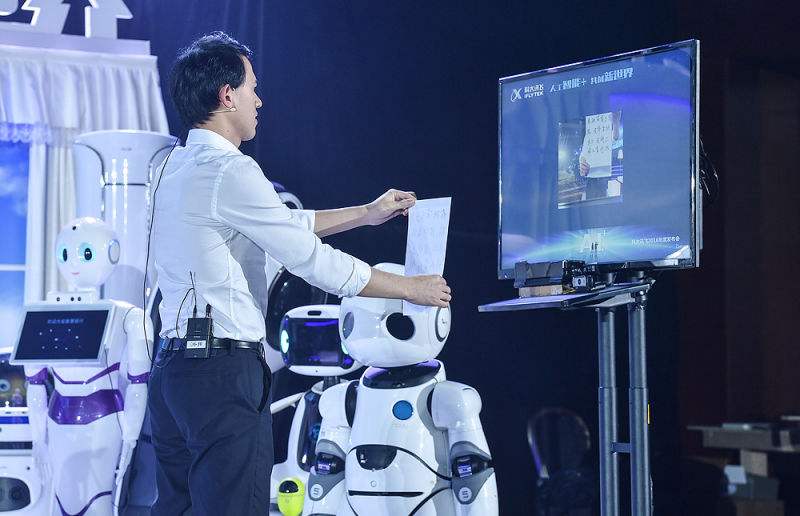 科大讯飞回应质疑：亚马逊亏损近20年，估值却仍很高 | 钛快讯