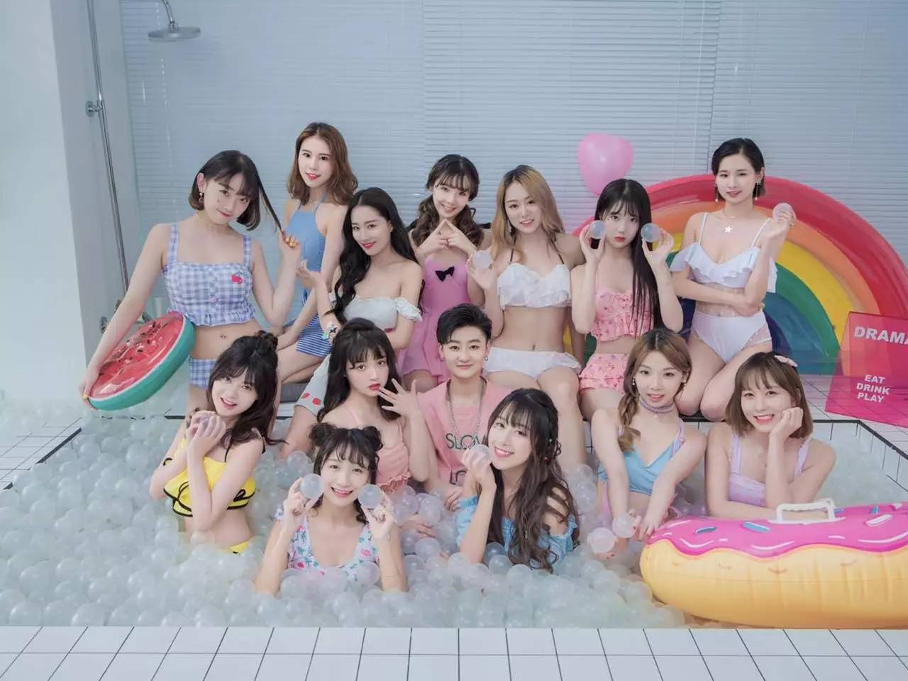 一边倒闭并购，一边圈地固粉，偶像女团的下一步怎么走？