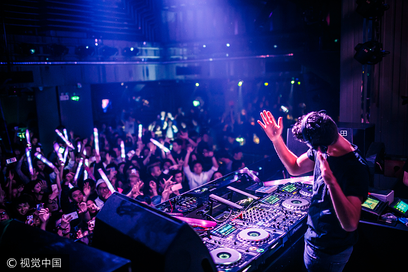 唱片和铃声下载等C端赚钱模式被摧毁，音乐人的新财路变得遥不可期