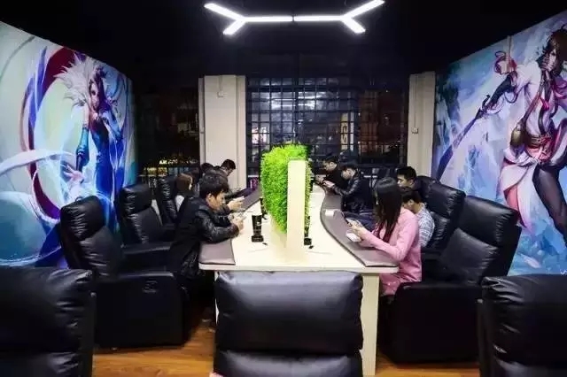 狼人杀带火桌游吧，王者荣耀能否催红手游电竞馆？