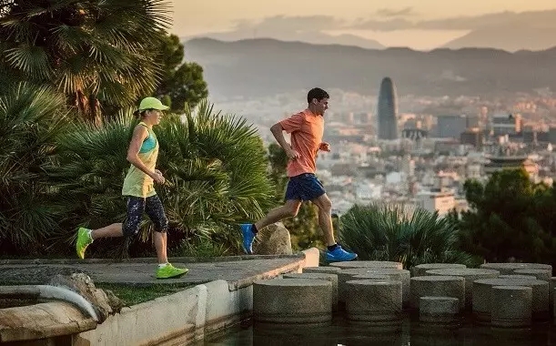 始祖鸟背后的体育巨头：从烟草商到体育制造商的蜕变