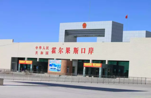 注册了超1600家影视文化类企业的边陲小镇，如何短时间内成为了中国影视文化重地？