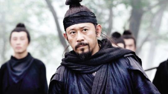 大男主剧逐渐抬头，但改变不了严肃叙事在快消文化中的尴尬局面