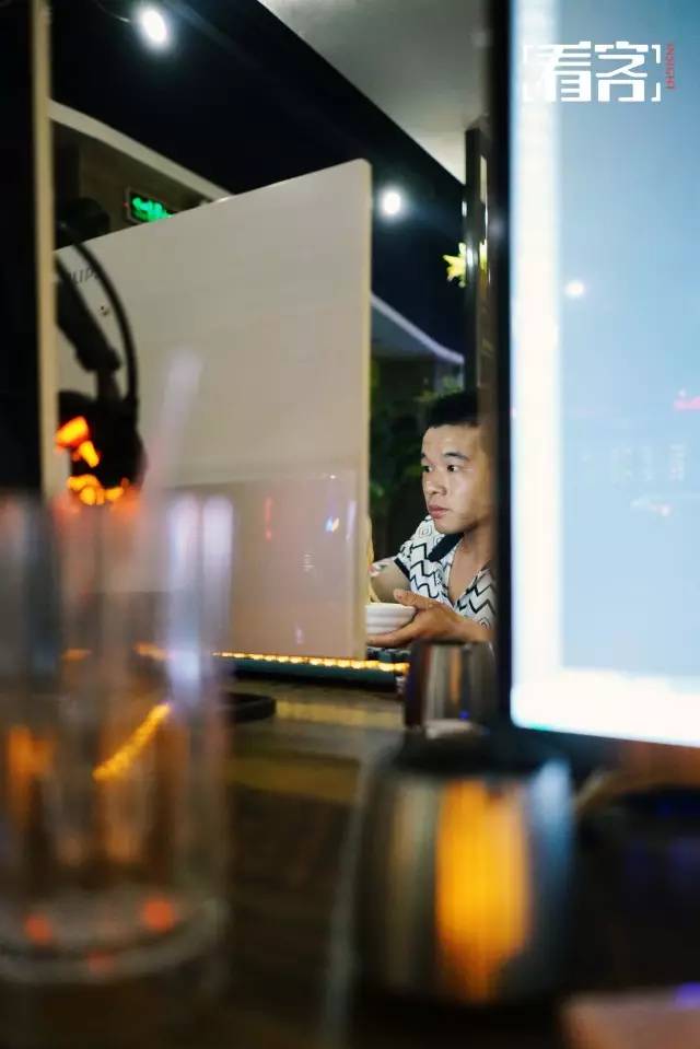 和小冉一起&ldquo;五黑&rdquo;的钟信