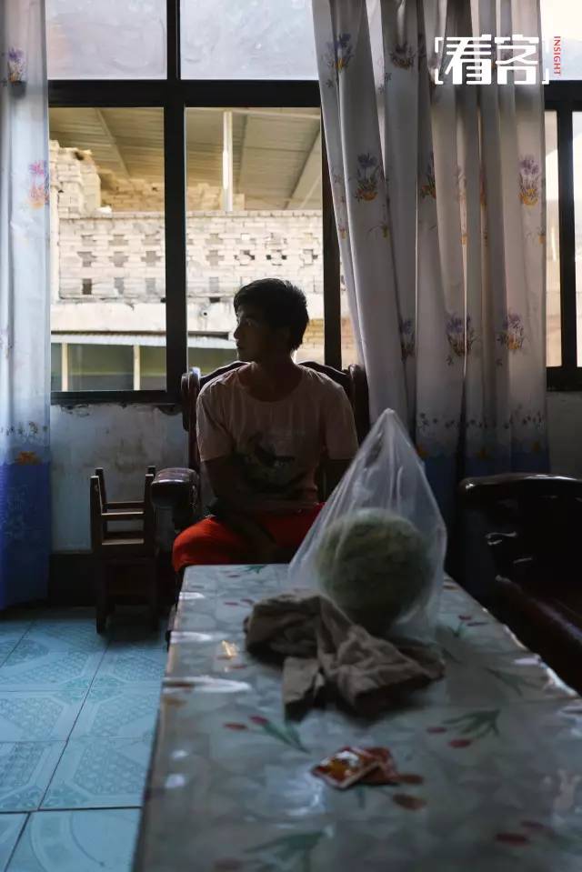 小冉在巴王路上租了两室一厅，每个月只要400块钱