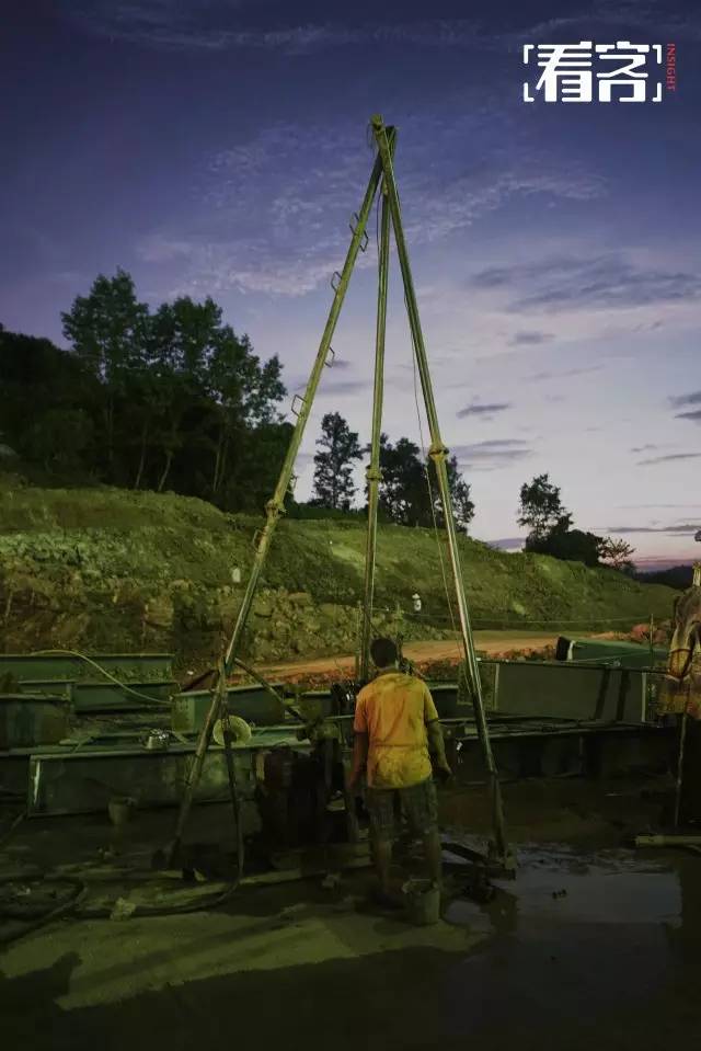 昼夜轮班的工地工人