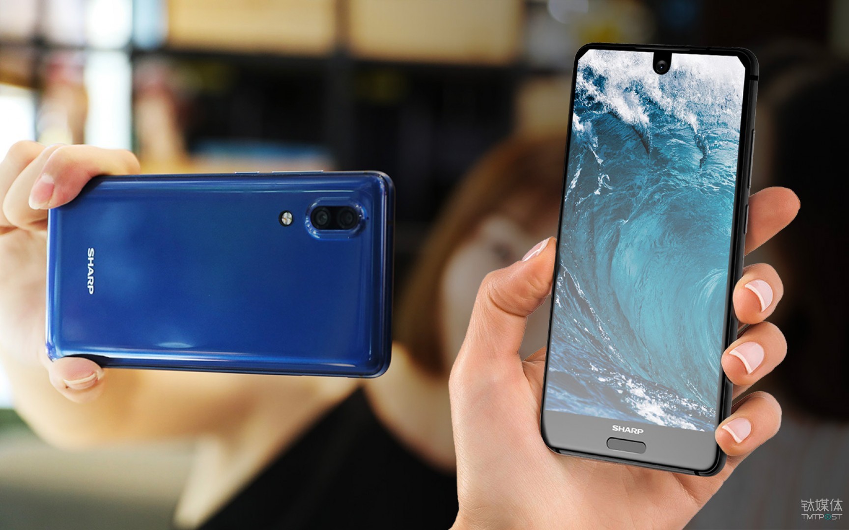 同为使用异形屏幕的 Sharp AQUOS S2