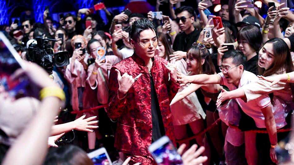 嘻哈、选秀、养成系，聊聊互联网音乐时代的爆款逻辑