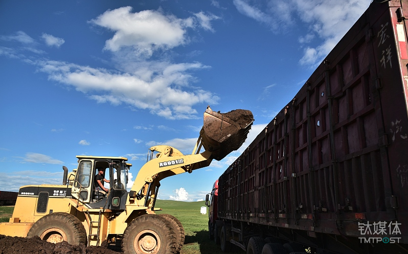 比起“科幻”的无人驾驶汽车，无人挖掘机的需求可能更为迫切
