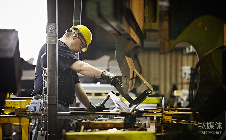互联网是制造业的救命稻草？也可能是致命毒药