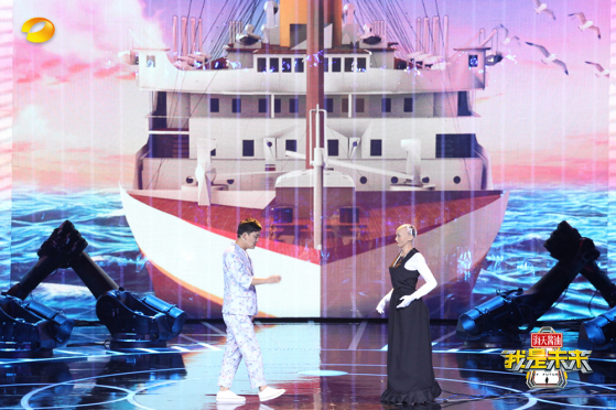 两年前在钛媒体首发的女性仿真机器人，成了王力宏的“妻子”现身《我是未来》