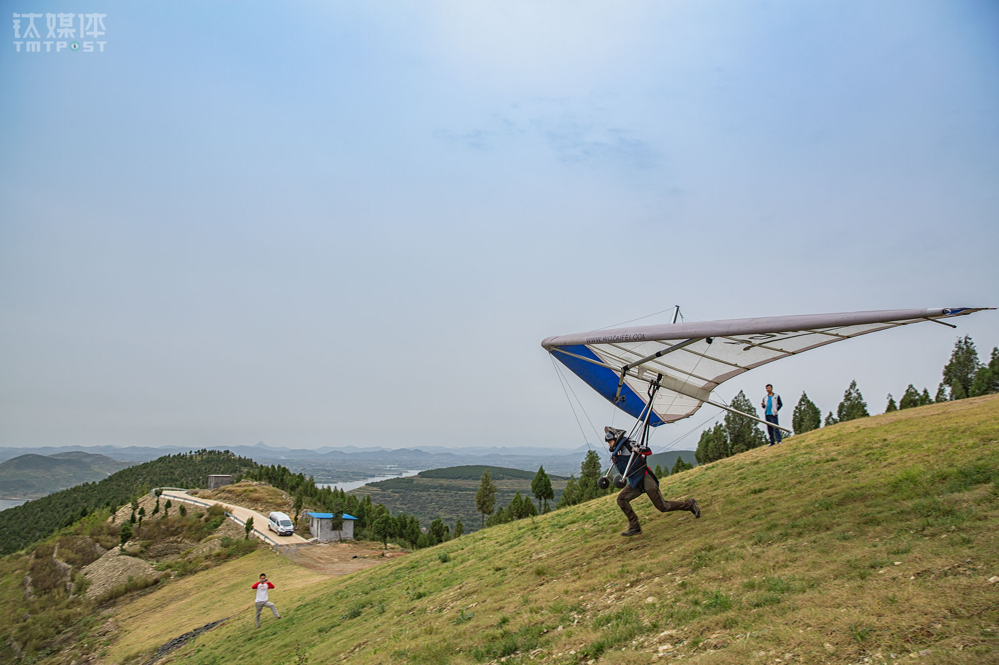 Photo Gallery 60th: Air Sports, The Blue Temptation