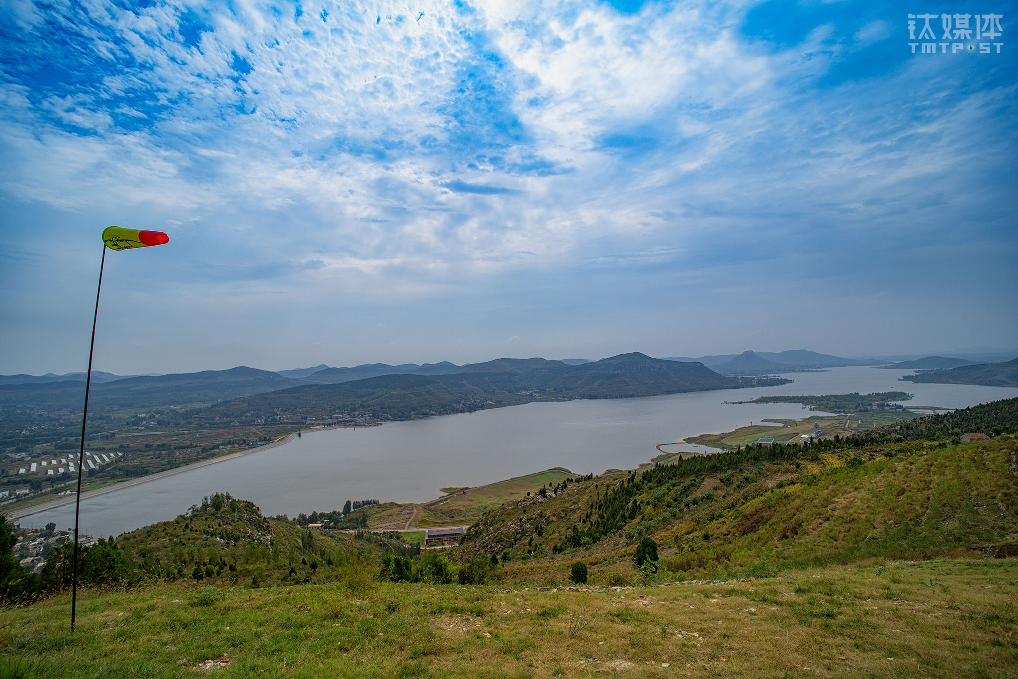 Even so, air sports are like the irresistible blue opium for the air sports lovers, because humans are naturally drawn to the sky.