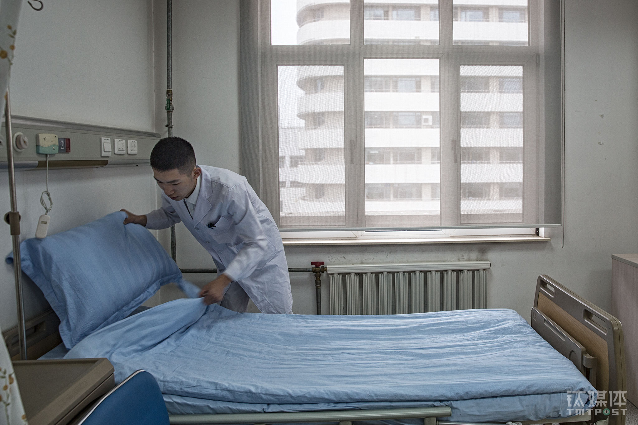 快手是个丛林，网络是个江湖，浩坤深知这一点，他常常提醒自己，&ldquo;要看清自己，也要看轻自己&rdquo;，无论什么时候都不能因为一点收获而不去努力。在医院的实习即将结束，浩坤想要读一个专升本给家人&ldquo;挣个脸&rdquo;，他知道成为演员这条路太难走，就像整理病床照顾病人一样，要有充分的准备和耐心。