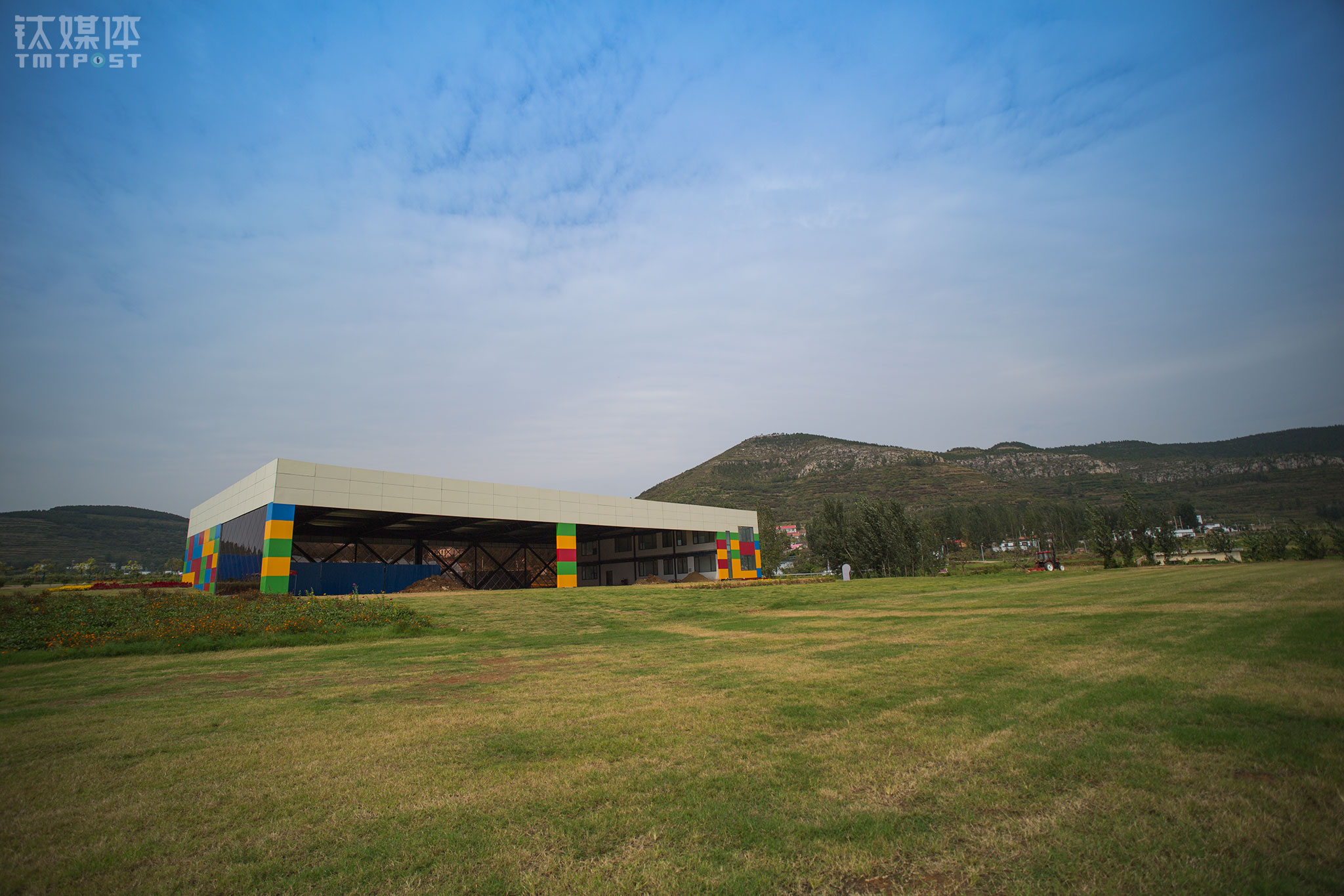 The construction of the camp is expected to finish within a month, as the construction of the hangar and runway is coming to an end. The hangar covers an area of 1,500 kilometers while the main runway is 600-meter long and 80-meter wide. That said, the camp meets the take-off standards of fixed wing aircrafts, powered parachutes, and powered paragliders etc.