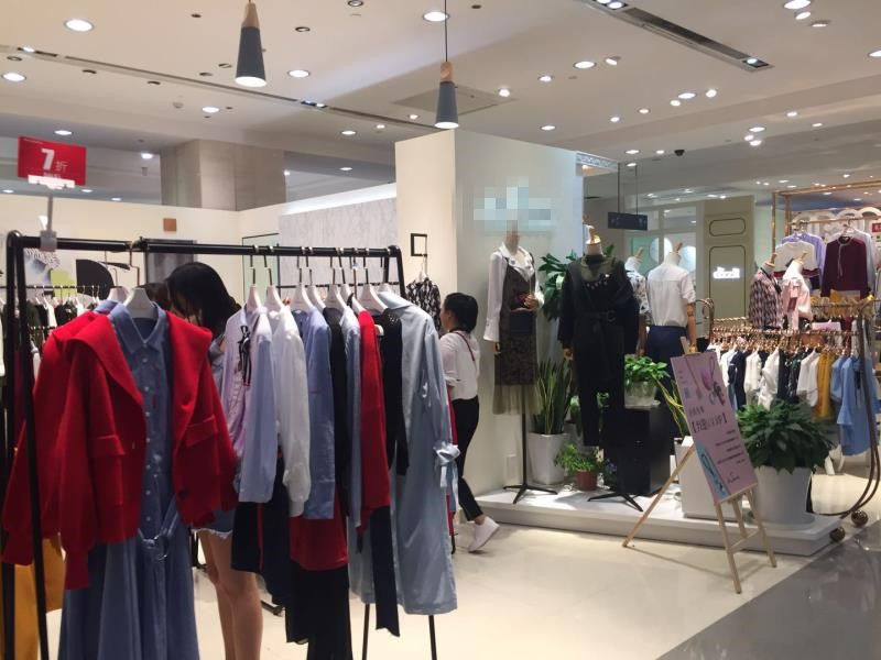 电商冲击下，实体专柜正寻求“自我救赎”之路