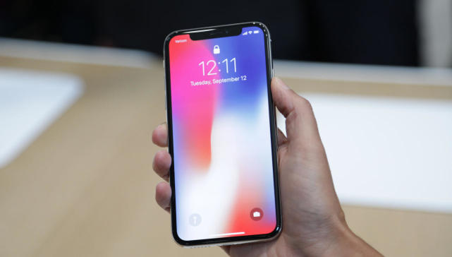外媒称iPhoneX良品率低，或延迟至12月发货 | 钛快讯
