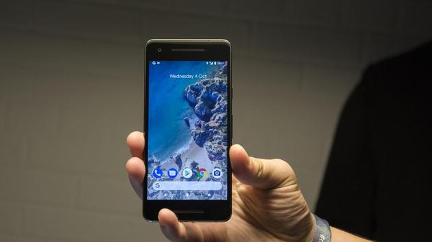 谷歌发布两款新手机Pixel 2和Pixel 2 XL，与苹果刚正面
