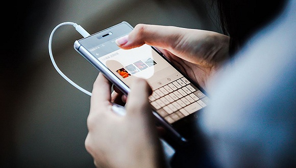 IDC：三季度三星手机出货量依然占据榜首，小米挤进前五 | 钛快讯