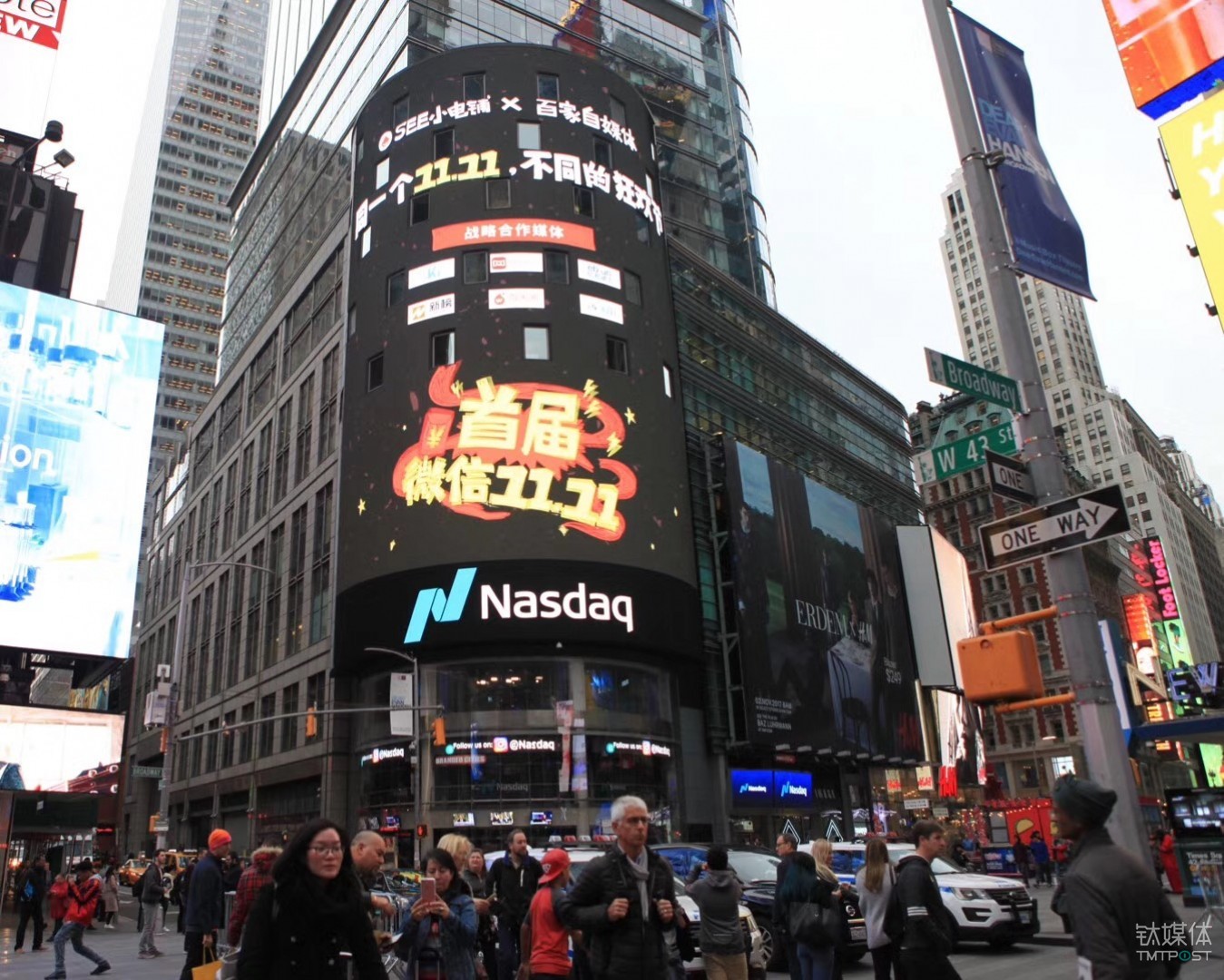 为了增加首届&ldquo;微信11.11&rdquo;活动热度，SEE 在纽约纳斯达克广场等地花重金投放了广告。
