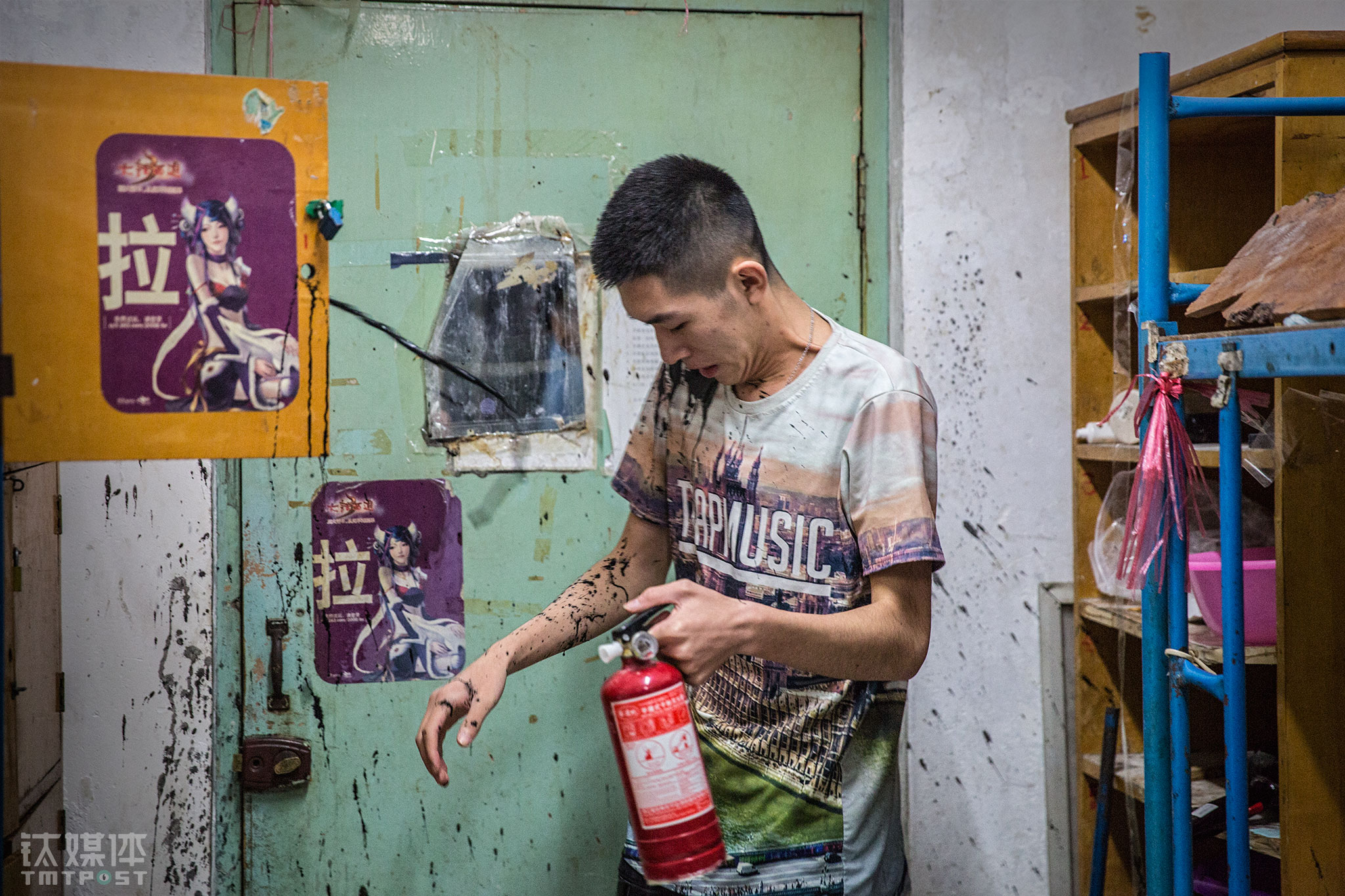 In a video, Hao Kun was trying to use a fire extinguisher to spring a prank on Fatty, who was hiding inside a closet. Unexpectedly, Fatty pranked on him first with a bag of ink. What makes a video a good video? Hao believes that a good video should be unique enough to set itself apart from the crowd. That video should be so unique that you couldn&rsquo;t find anything similar on any video platform or on social media around the world. &ldquo;Only something that is completely new can be considered as good content.&rdquo;