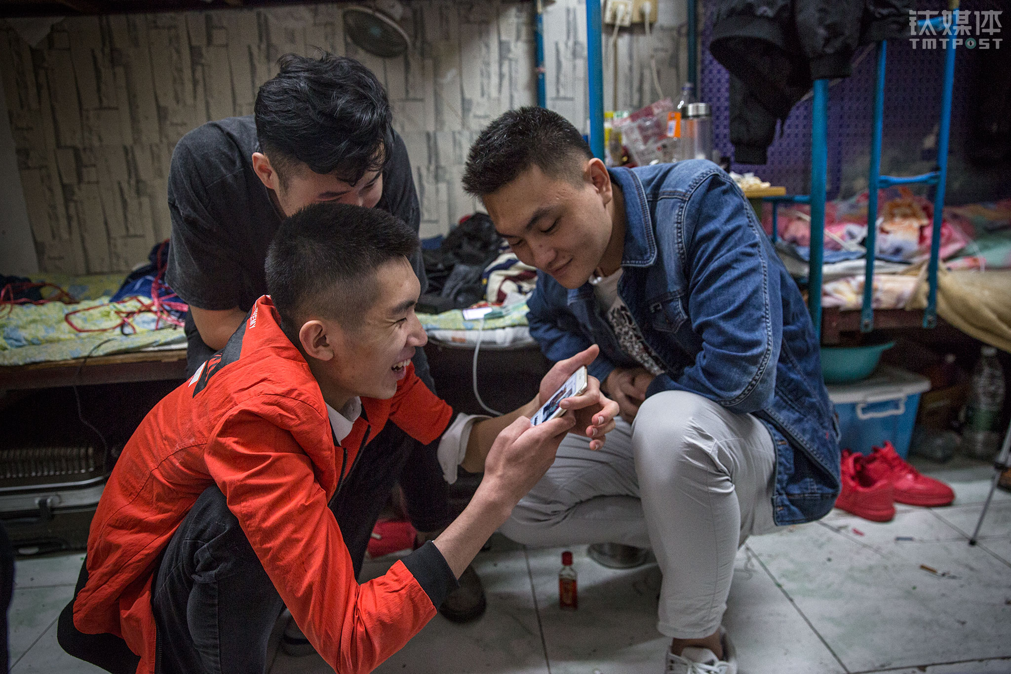 After shooting a video, the group was watching the playback together. Hao dreamed that one day they could form a small team or studio. &ldquo;Like Chen Xiang Six O&rsquo;clock for instance,&rdquo; they said. Hao has taken a major step in his actor journey on Kuaishou. &ldquo;I am now only filming in a small dorm mainly playing water bucket prank you know? And my 800,000 followers haven&rsquo;t got tired of me yet,&rdquo; Hao said. Hao likes to vision the future. He said that if one day he is given an entire building or a set where he could film videos, he would be making more hilarious contents. But so far his goal is to amass one million followers through Kuaishou.
