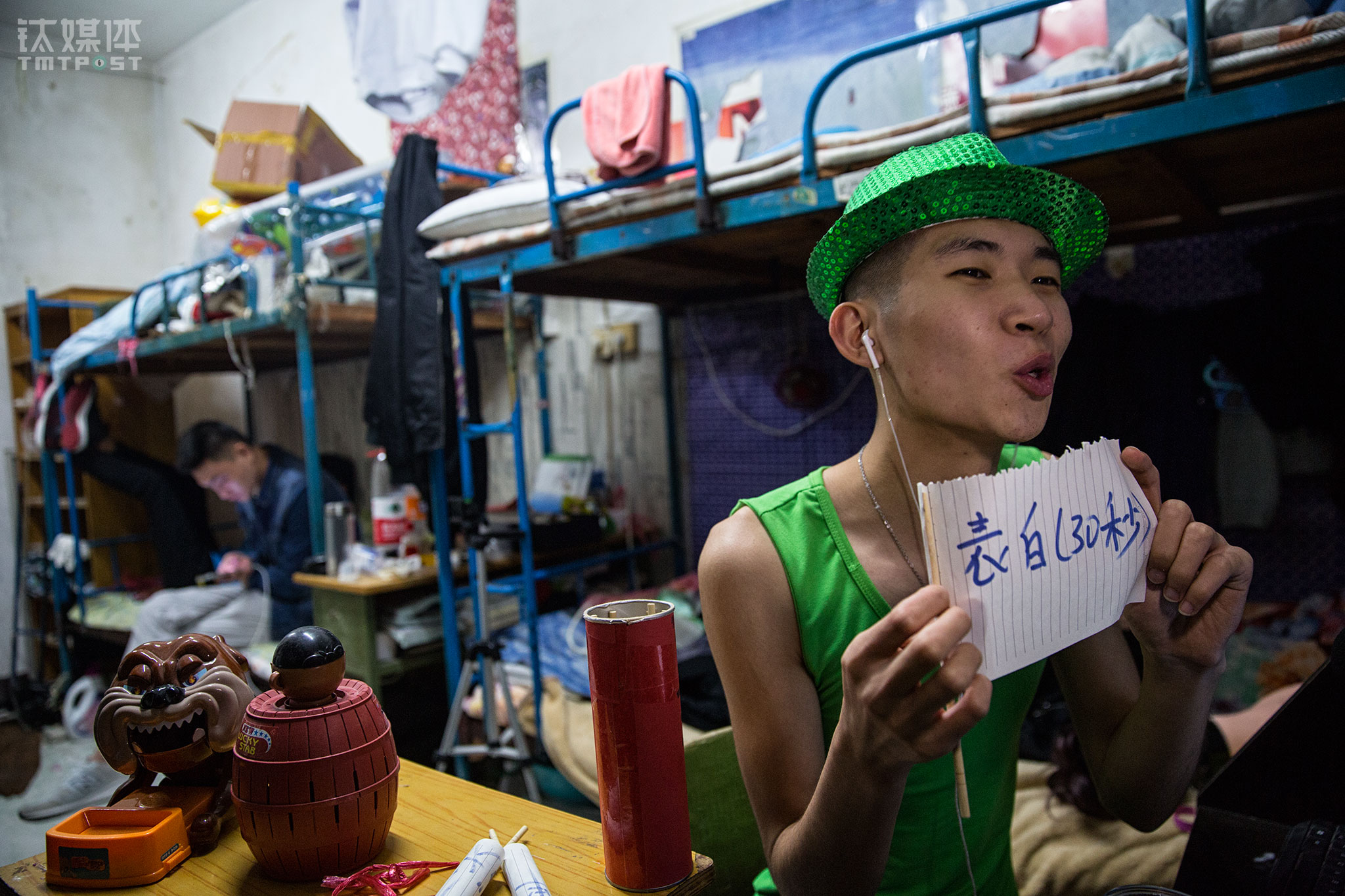 It&rsquo;s not like Hao doesn&rsquo;t want to make money from livestreaming, he just doesn&rsquo;t think the time has come yet. &ldquo;I don&rsquo;t want to be bounded by Kuaishou and become the platform&rsquo;s worker,&rdquo; Hao said, thinking that the fans purchase gifts for the live host out of affection, but not an obligation. According to Hao, he would rather spend more time in coming with ideas for videos or livestream interaction activities instead of how to gather more gifts. &ldquo;People who aren&rsquo;t familiar with Kuaishou might tend to think that 840,000 followers are a lot, but that&rsquo;s not the reality,&rdquo; Hao commented. &ldquo;There are many people with more followers. Look at Tianyou, he has tens of millions of followers on Kuaishou. And Tianyou still treats his fans with a genuine heart.&rdquo; Besides gifts, advertisement placement is also an income source for live hosts. Hao told TMTPost that some people have approached him for placement, but he turned them down. Hao doesn&rsquo;t want to make fast money and be stranded by this fad. He wants to gain recognition through shooting more videos and gaining more followers. &ldquo;When my follower base grows from 800,000 to 8,000,000, it will be natural for me to make money,&rdquo; Hao said.