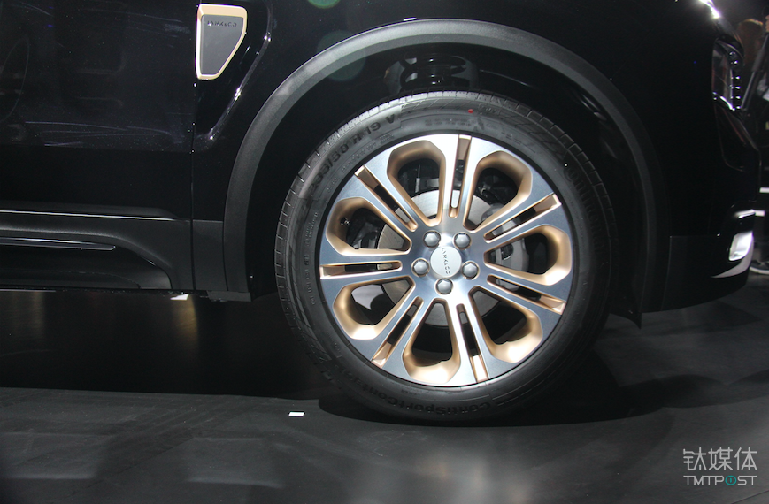 19寸轮毂气势十足