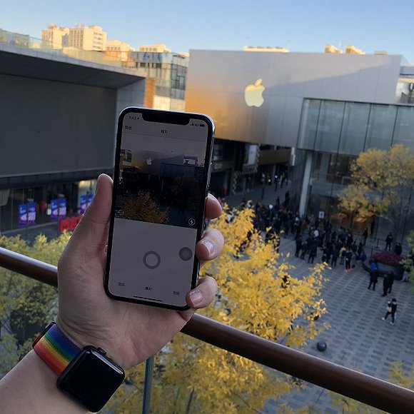 直击iPhone X北京发售现场：七年前的购买力又回来了