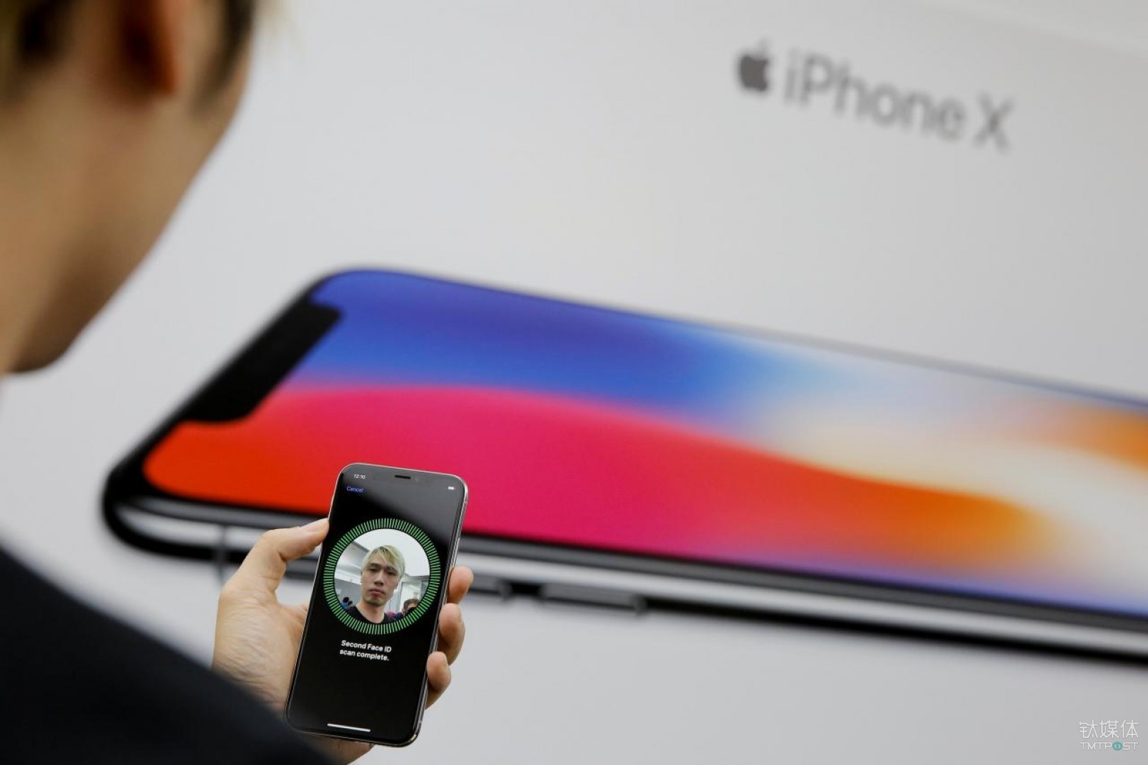 Face ID被指开放过多权限，iPhone X再引隐私担忧 | 12月5日坏消息榜