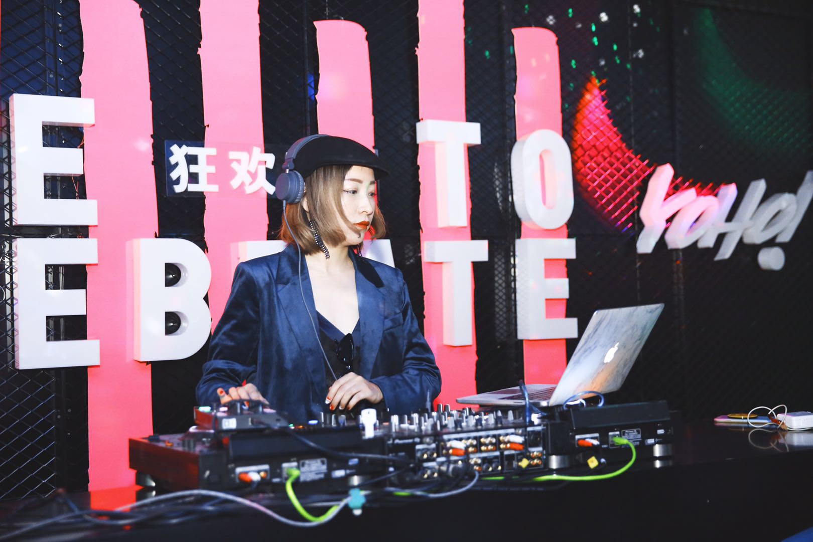 前1秒卖货后1秒变身"夜店",yoho! 酝酿了三年的零售商店怎么做到的?