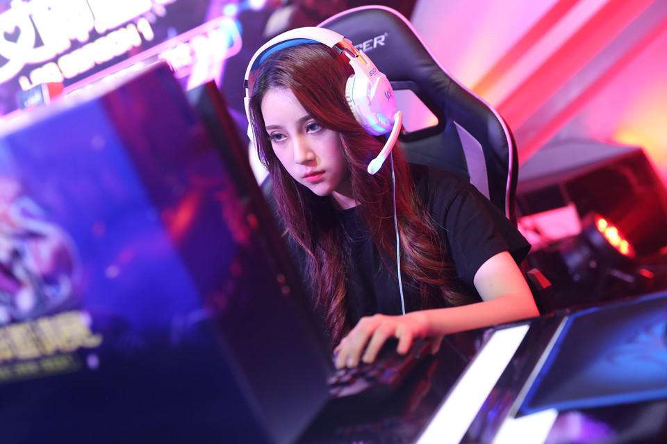 游戏直播在2017年撑起大半边天，“全民直播”终是美好想象