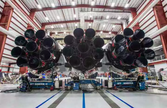 关于刷爆朋友圈的SpaceX猎鹰火箭，科学家们是这么看的